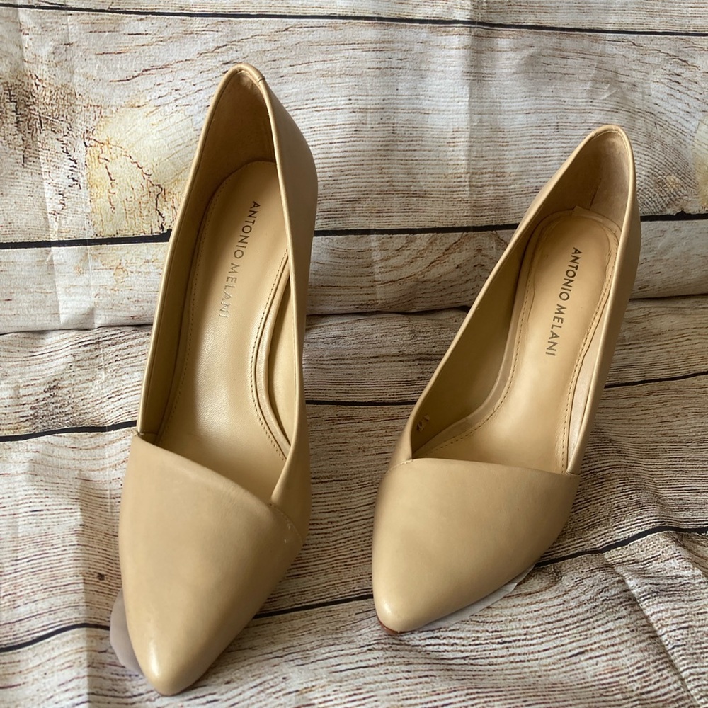 Antonio Melani Beige Heels new in box